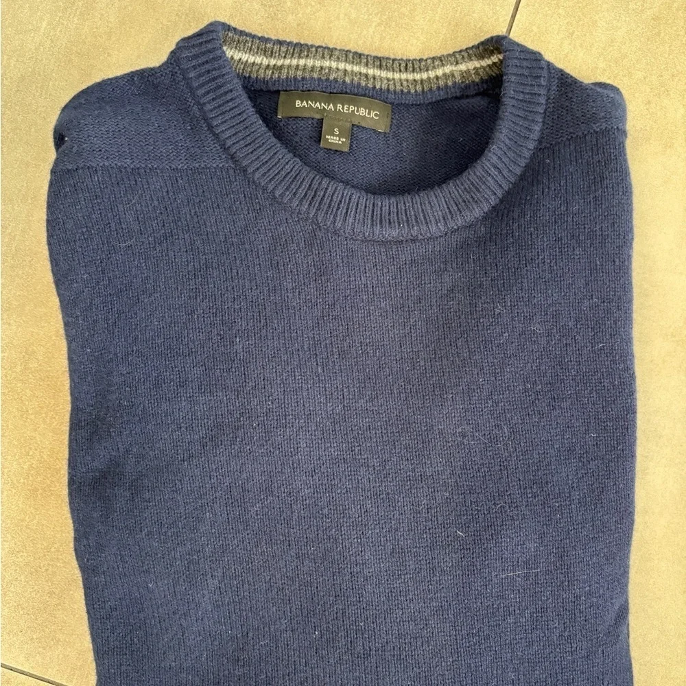 Banana Republic men’s small Navy Blue wool Crew Neck Sweater